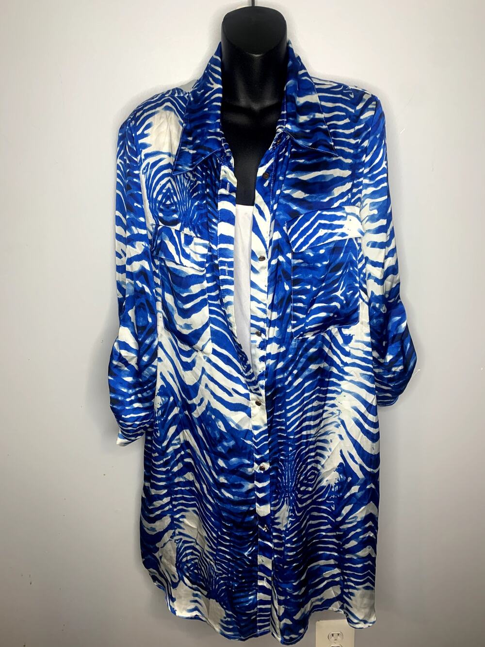Cache Blue & White Zebra Satin like Dress Women's L Roll-Tab Sleeves Buttondown